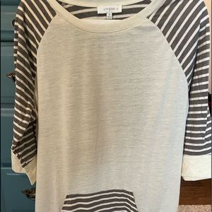 Umgee xl 3/4 sleeve tee with front pocket